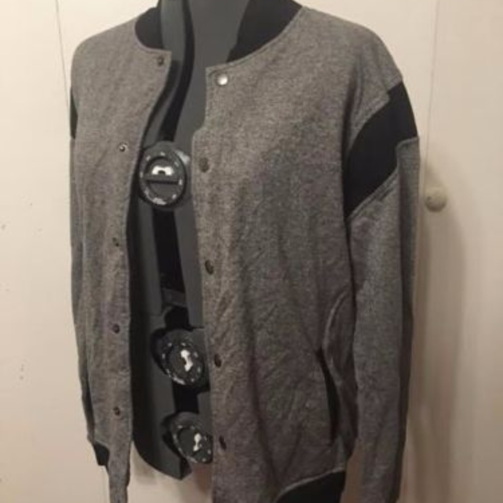 TradeMark Brooklyn Snap Button Gray Sweatshirt L